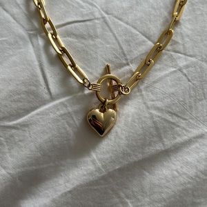 Gold heart pendant necklace